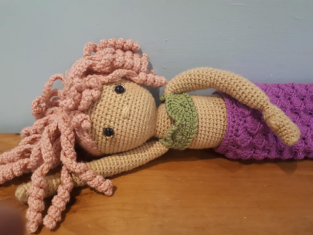 Weebee SE Annie Doll - Removable Mermaid Outfit