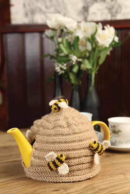 Busy Bee Tea Cosy