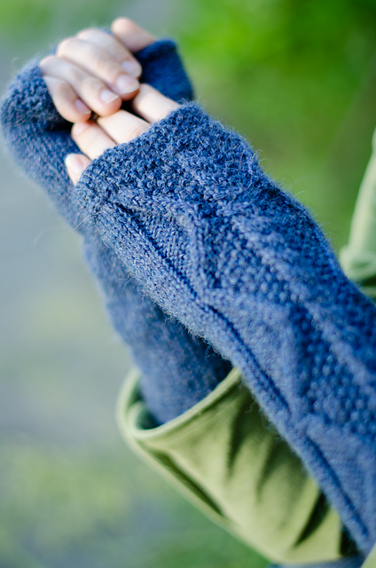 Hopewell Mitts / Walnut Square