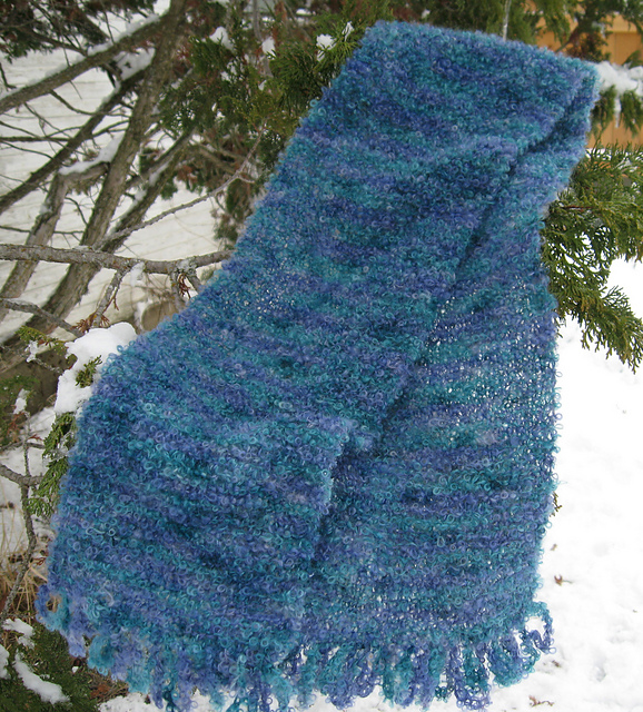 A Cravat Knitted with Cockatoo Wool