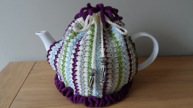 Tassled drawstring tea cosy