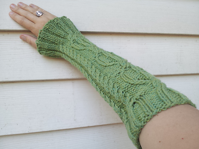 Indis Elendil Cabled Armwarmers & Cap