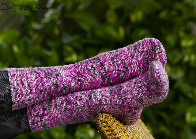August Twist Socks