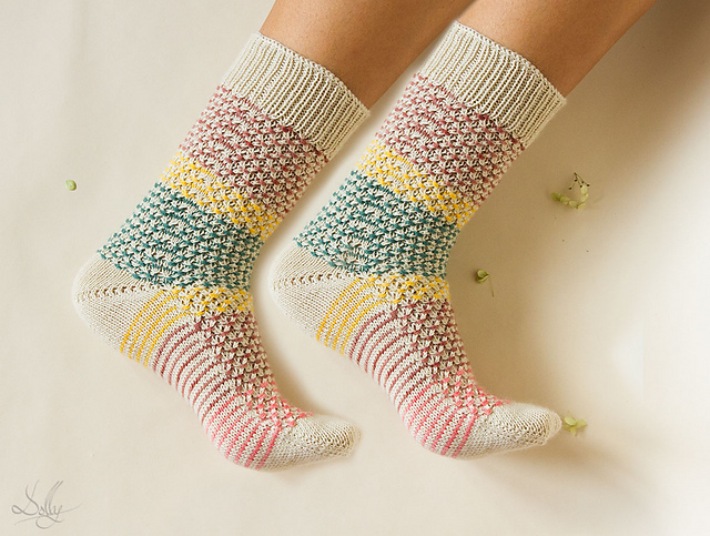 Triple Wraps Stitch Socks