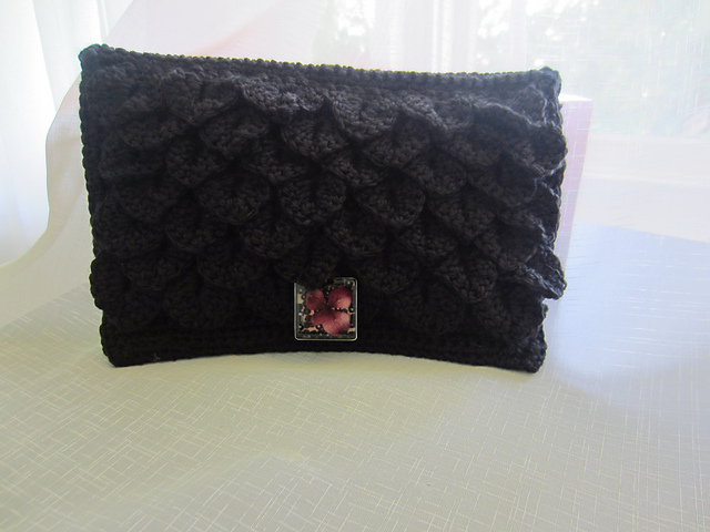 Crocodile Clutch