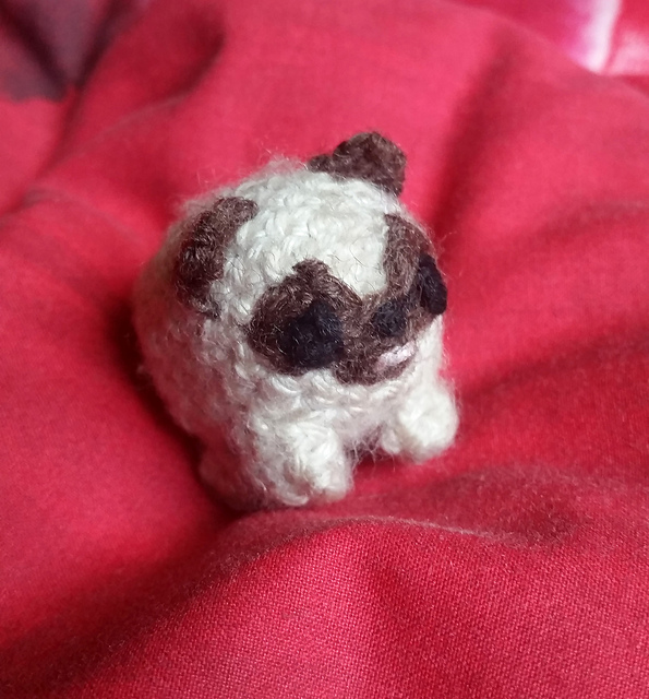 Lil pug amigurumi