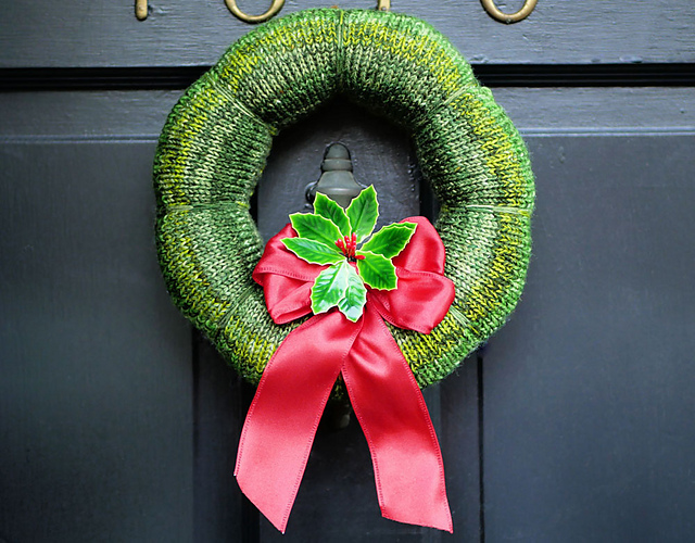Feelin' Pine Christmas Wreath and Ornament