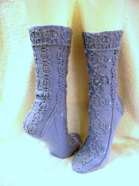 Winter Berries - Solid Socks December Mystery