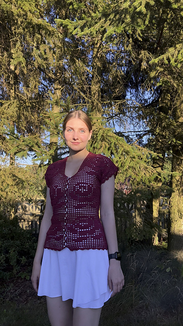 Filet crochet rose top