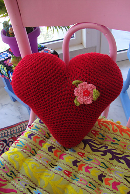I heart u cushion