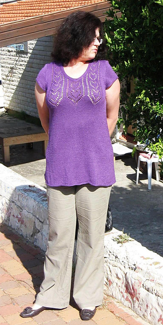 10 Tunic with Lacy Yoke / Tunika mit Lochmusterpasse