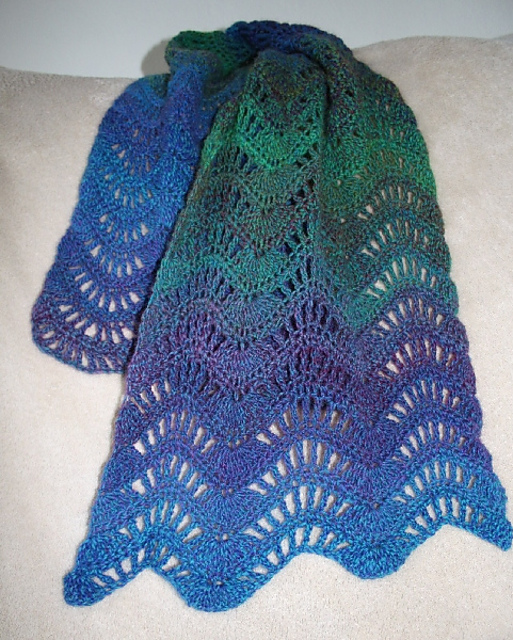 Lacy Feather and Fan Wrap — foto 4
