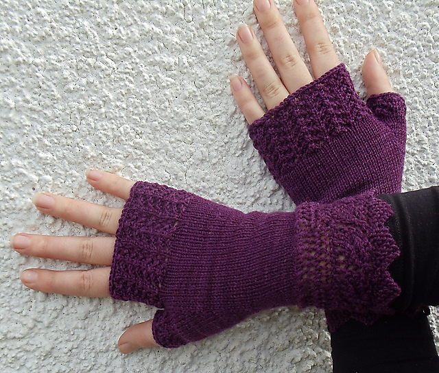 Eirin Fingerless Mittens 