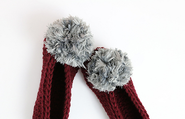 Simple Fur Pom Pom Slippers