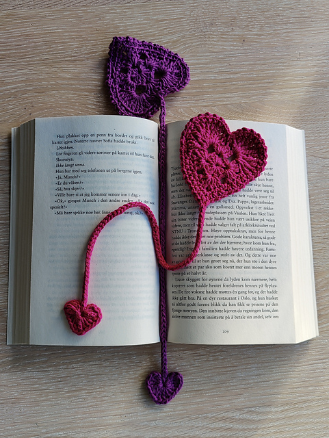 Two hearts bookmark