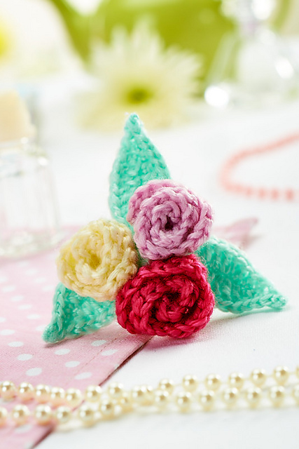 Floral brooch