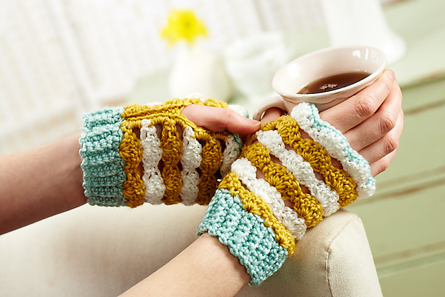 Wintry wristwarmers