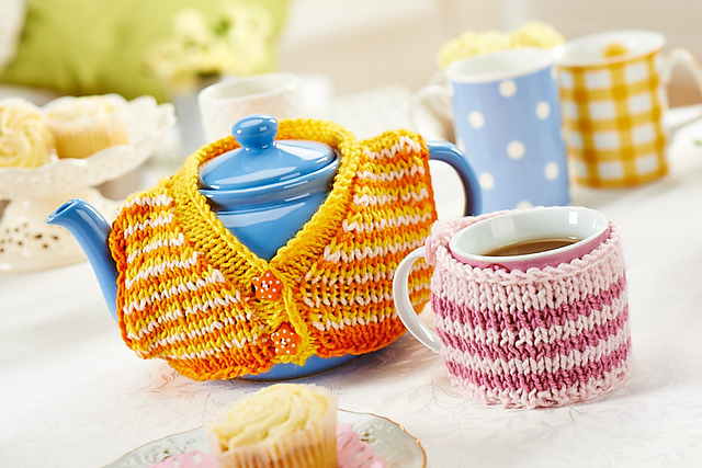Mug and teapot outfits