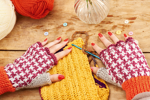 Houndstooth mittens
