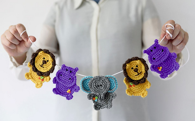 Safari garland