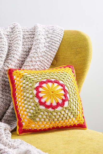 Double Daisy Cushion