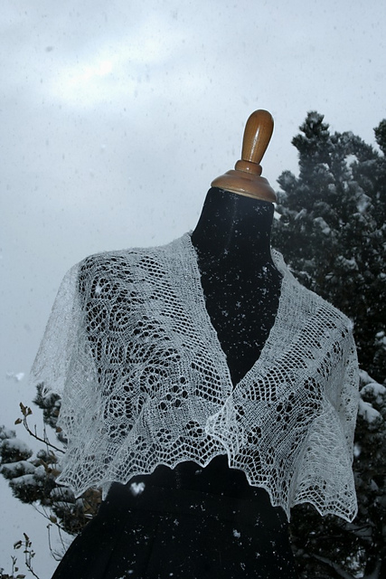 Playful. The Orenburg borders Snowflake Shawlette.