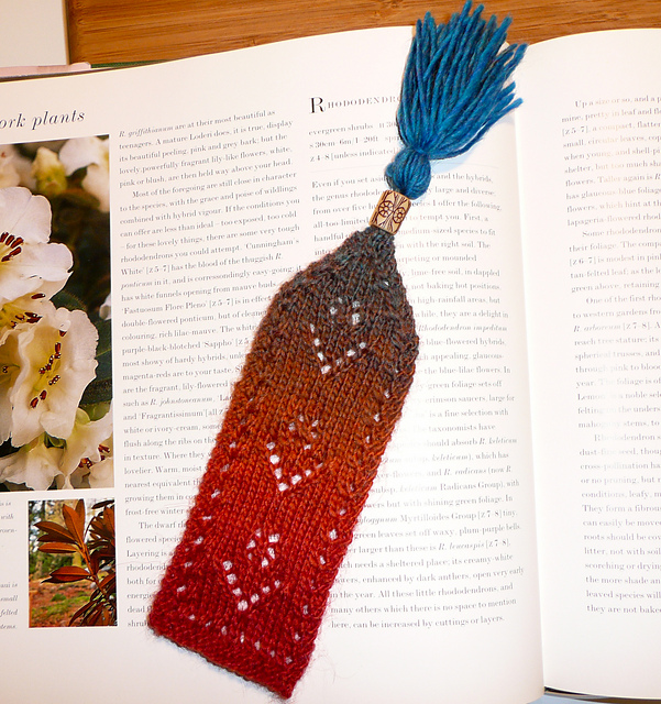 Trois Fleurs Lace Bookmark (three flowers)