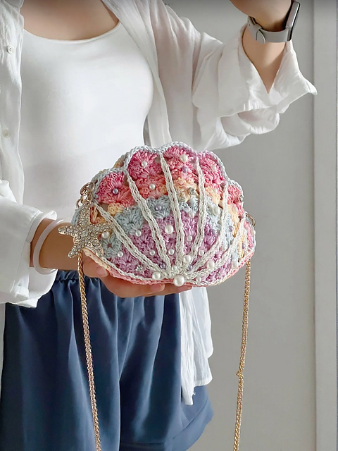 Pouch: Mermaid Seashell
