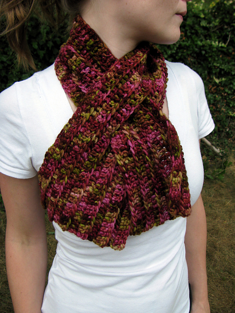 Ribbed Keyhole Scarf