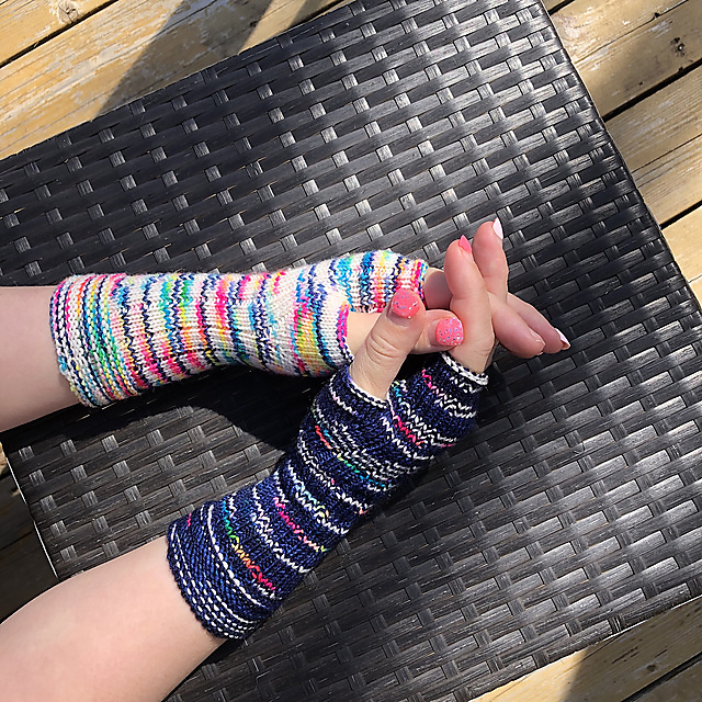 Reversible Ribbed Fingerless Gloves