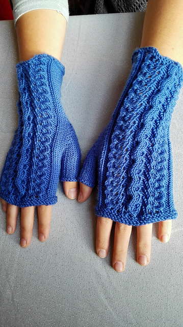 Falling-In-Love Mitts