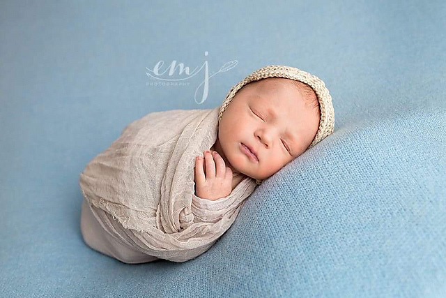 Newborn Fan Bonnet