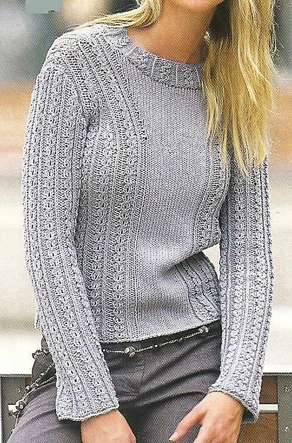 # 24 Grauer Pulli mit V-Passe