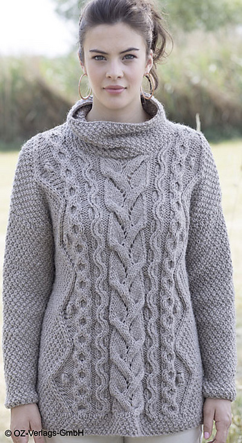 # 04 Poncho-Pulli in Beige