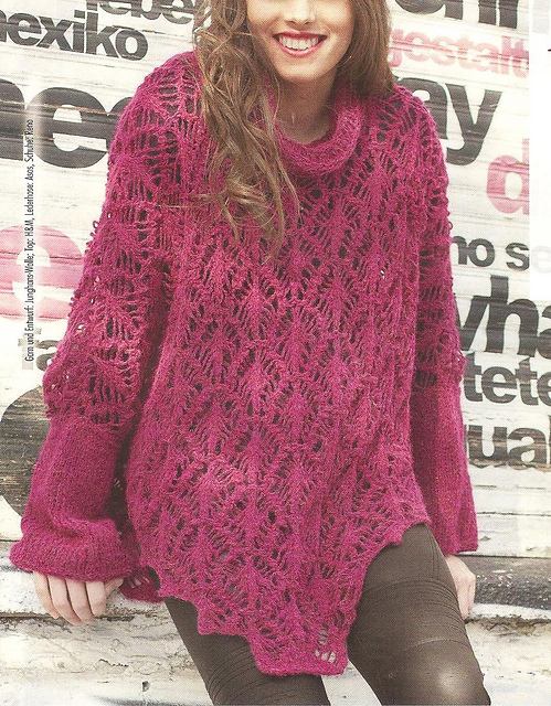 # 19 Ajourmuster-Poncho in Himbeer