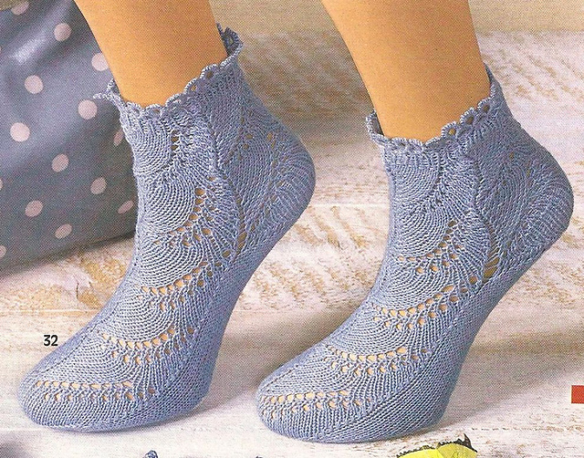 # 32 Ajoursocken mit Occhirand