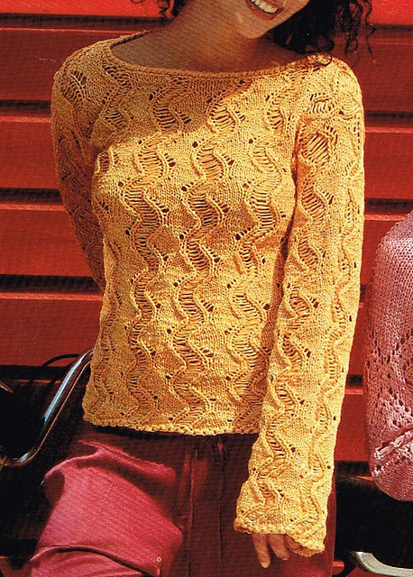 Pulli mit Wellenmuster