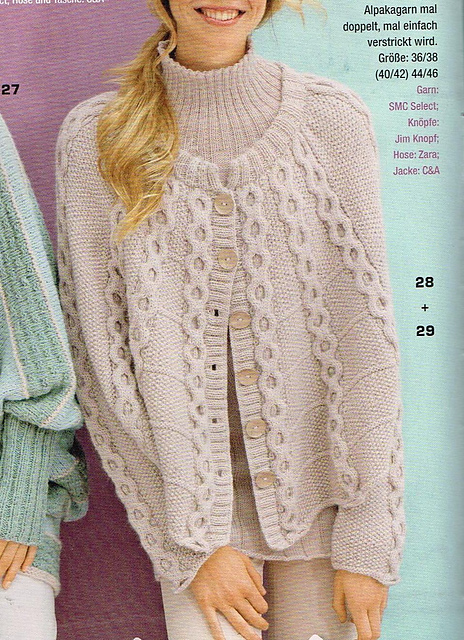 # 28 Twinset aus Cape und Pulli (Cape)