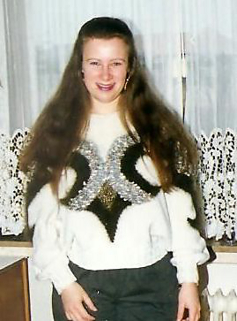 # 01 Pulli mit Angora-Passe in Natur und Oliv