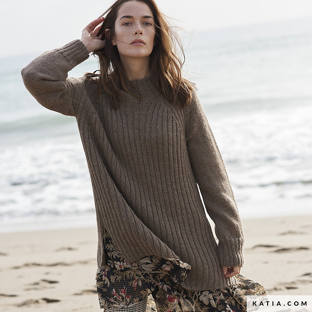 10-02 Pullover mit Rippenmuster und Raglanärmeln