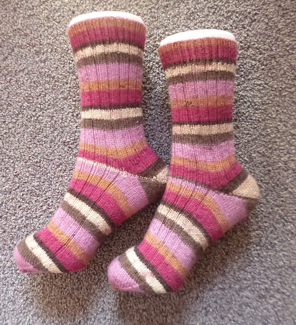 Socken im Rippenmuster