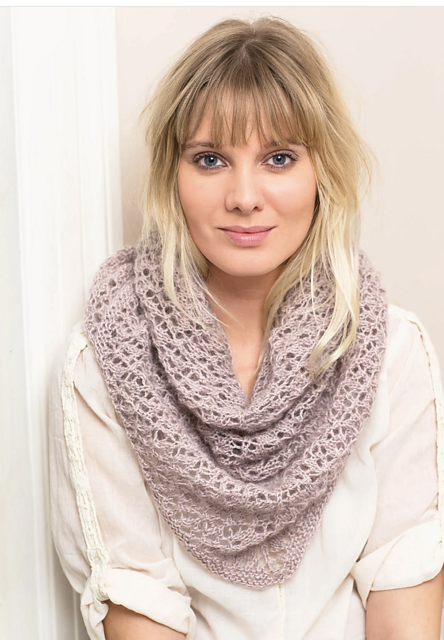 1706-10 Sjal med hullmønster