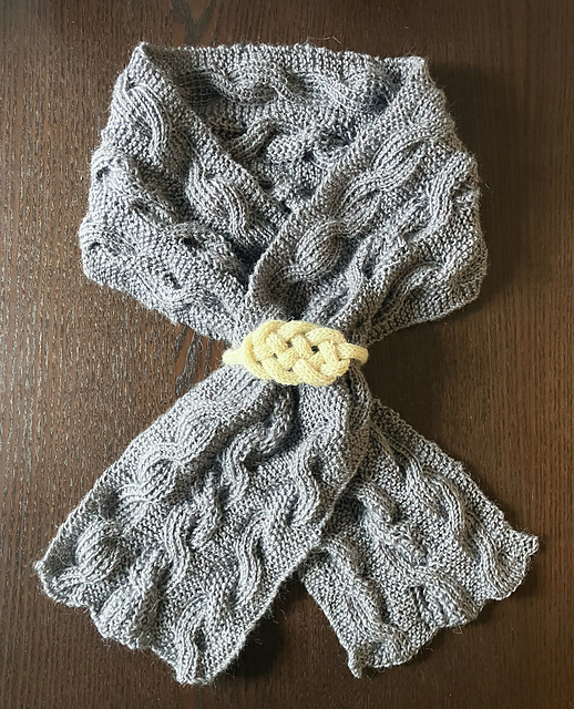 Reversible Textured Cable Scarf