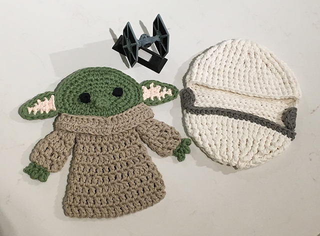 Baby Yoda Potholder and Floating Crib Pot Grabber