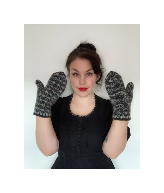 DECEMBER MITTEN