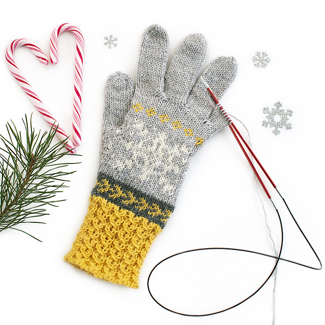 Frosty Snowflake Mitten