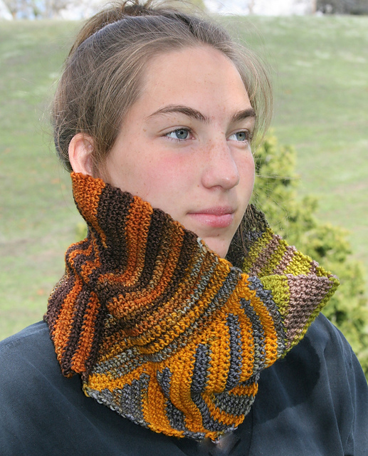 Short Jorden Cowl