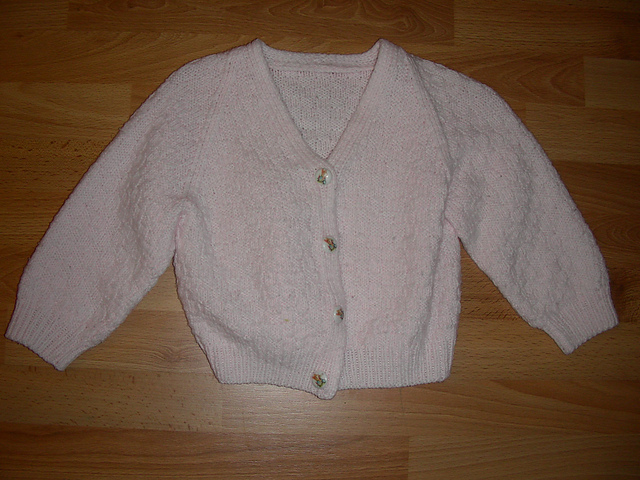 Round and V-neck Cardigan