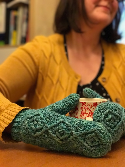 Cabled Mittens