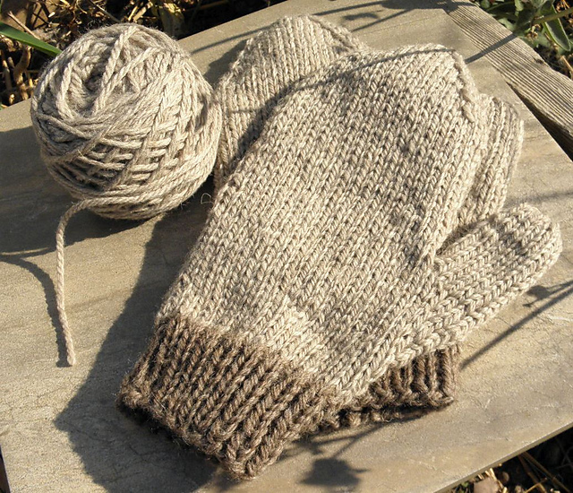 Ravelry: Bulky Weight Mittens pattern by Linda Marie Fox